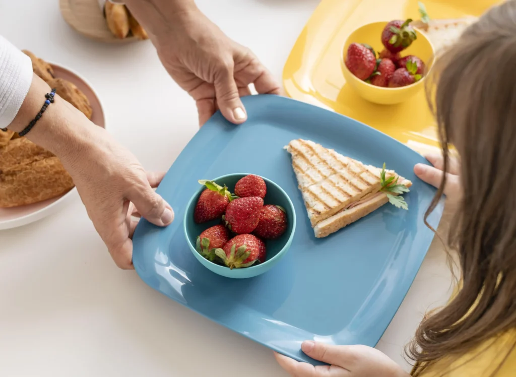 Cómo Fomentar una Buena Alimentación y una Relación Saludable con la Comida en los Niños – Guía para Padres